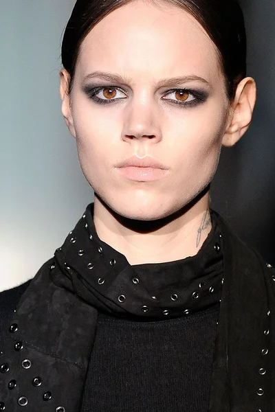 Look 3